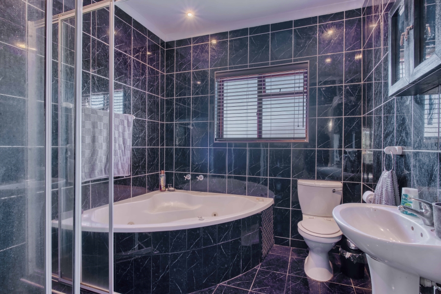 1 Bedroom Property for Sale in Charlo Eastern Cape